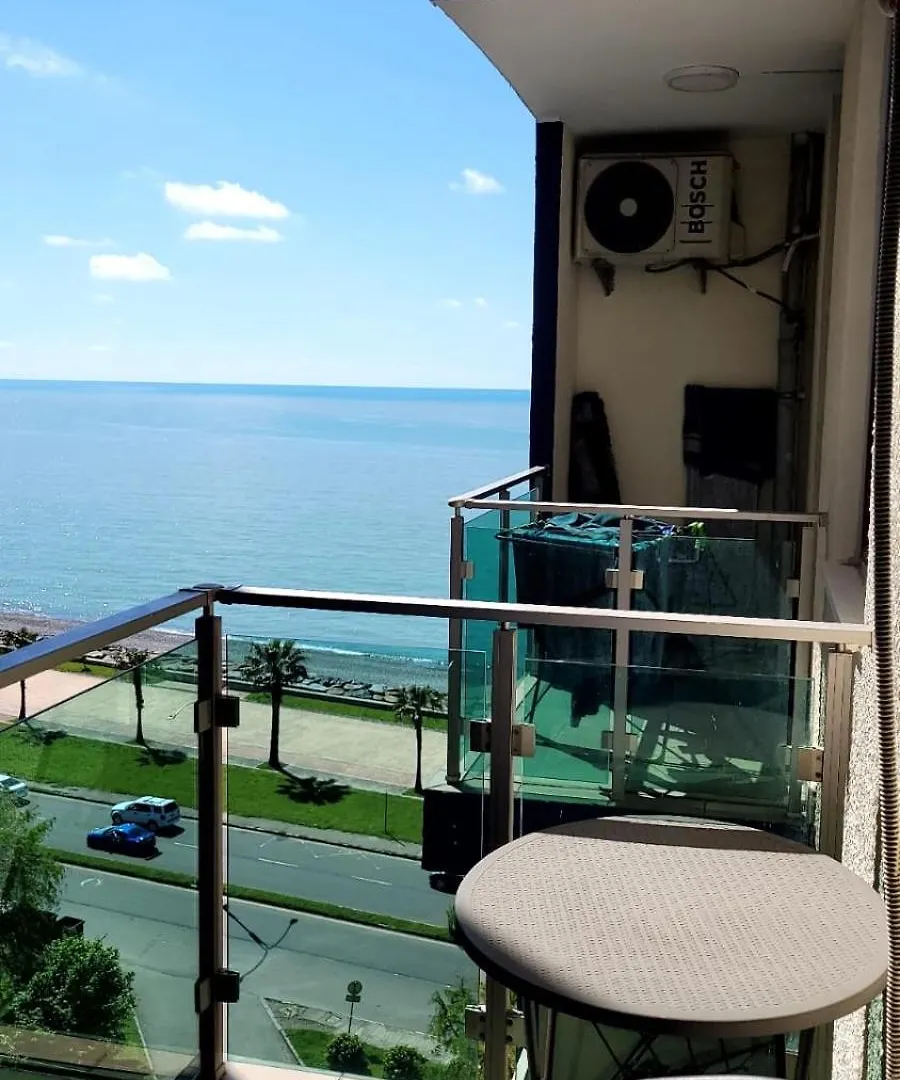 Liana Sea & Sky Suites Батуми Апартаменты
