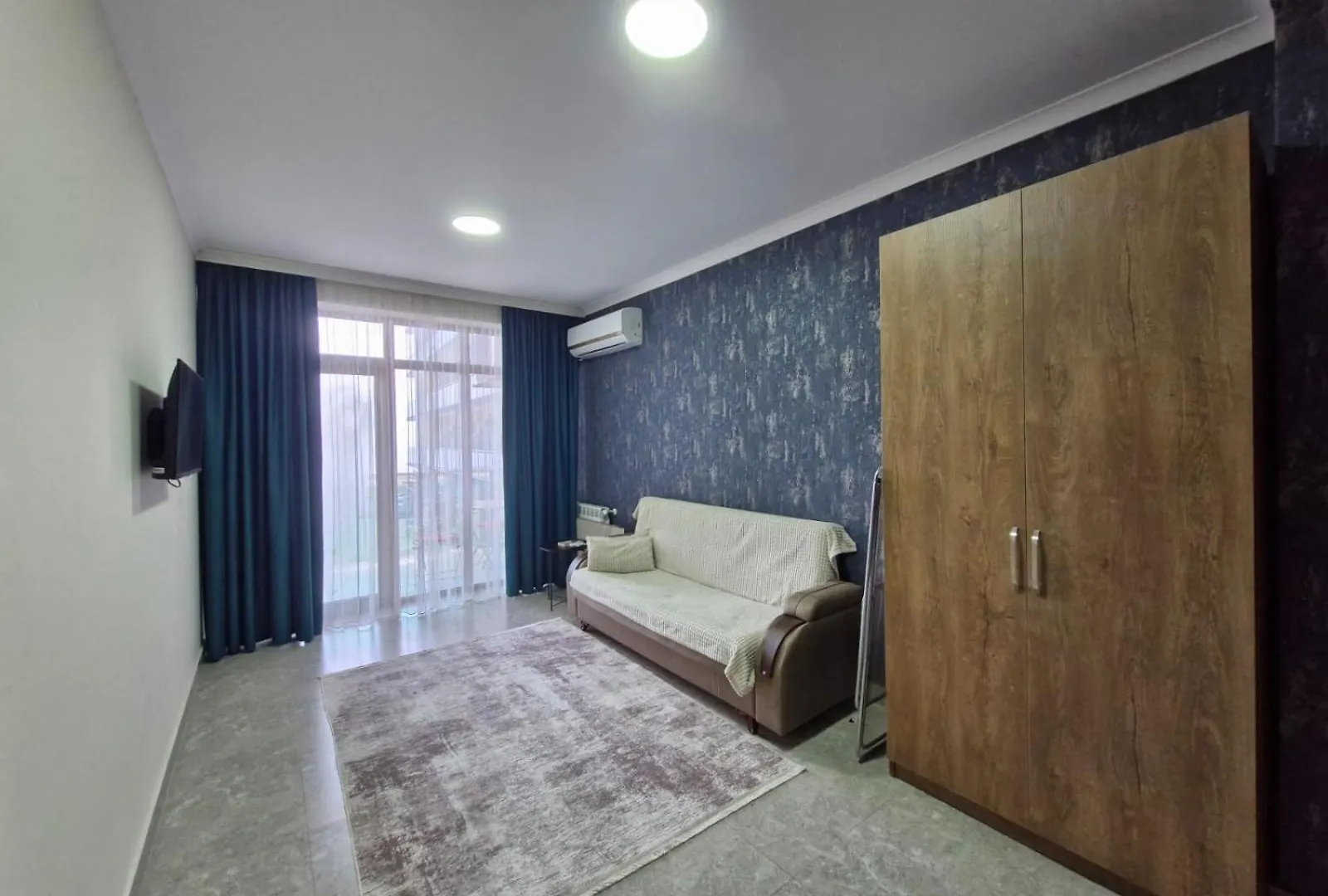 Liana Sea & Sky Suites Батуми