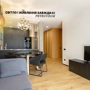 173-black-and-white-cozy-apartment.hotels-of-kiev.com/